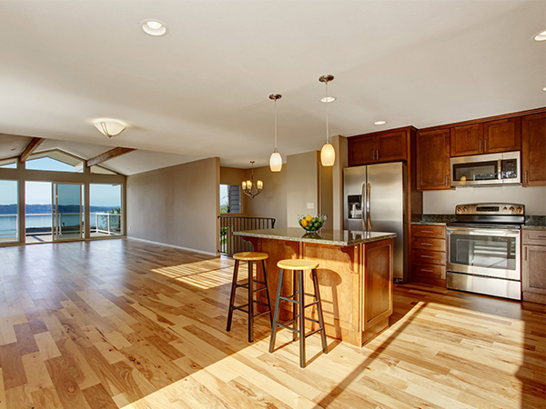 嘉业地（dì）板品（pǐn）种齐全，成品仓库储备充足，供货准时稳定（dìng）！